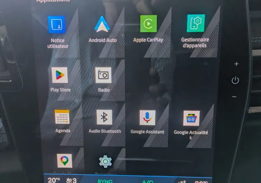 Écran tactile central 12 pouces du Renault Espace VI E-Tech noir, affichant les applications connectées.