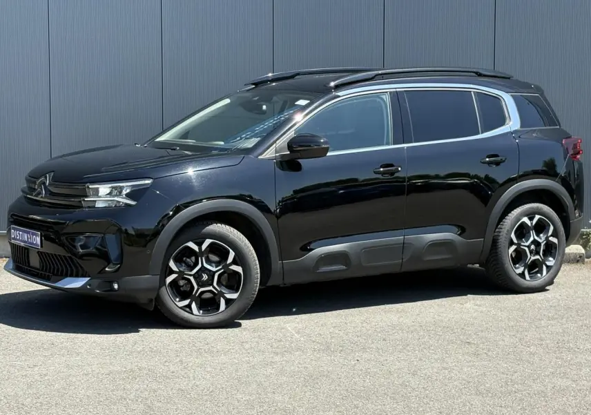 Citroën C5 Aircross Hybrid noir Perla en vue de profil droit, avec jantes alliage bi-ton et protections latérales grises.