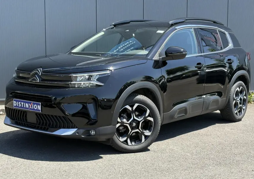 Citroën C5 Aircross Hybrid noir Perla en 3/4 avant droit avec jantes alliage bi-ton et barres de toit noires.