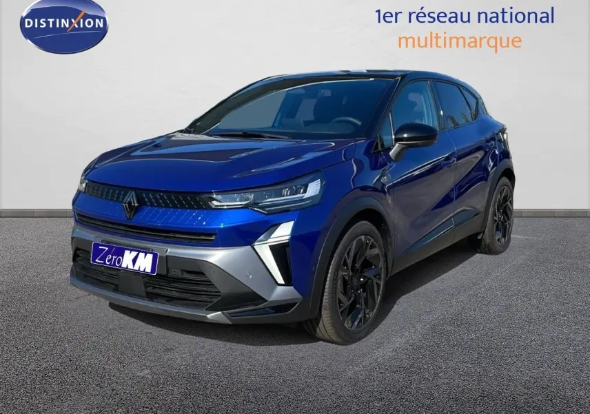 Renault Captur E-Tech hybride 2025 bleu Iron Metal avec toit noir, vue 3/4 avant mettant en valeur ses jantes noires.