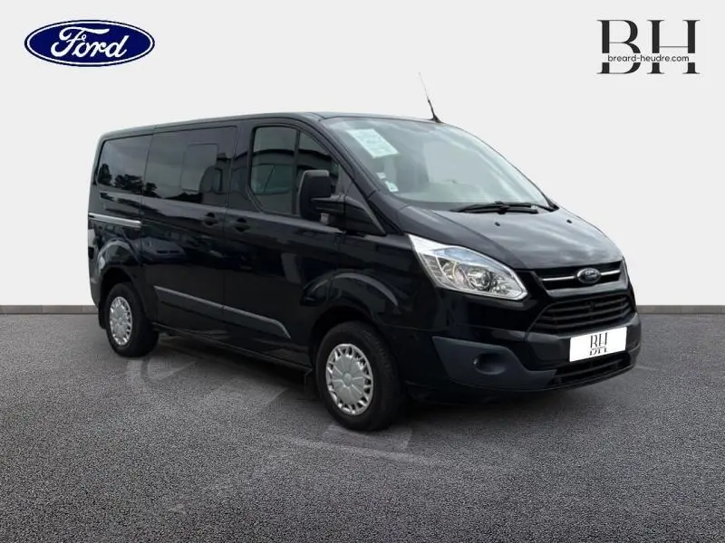 Vue 3/4 avant droit d'un Ford Transit Custom Fourgon noir de 2013 avec portes latérales coulissantes et double portes arrière.