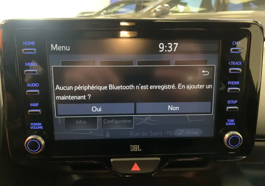 Écran tactile central de la Toyota Yaris 1.6 VVT-I 261 Premium GR affichant un menu Bluetooth sans appareil connecté.