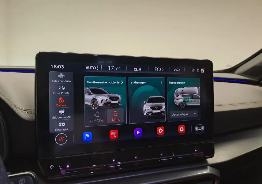 Écran tactile central du CUPRA Formentor 1.4 e-HYBRID 2024 affichant les options batterie et récupération d'énergie.