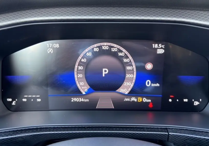 Affichage numérique du combiné d'instruments du Volkswagen T-Cross 2025, vitesse à zéro, température 18,5°C.