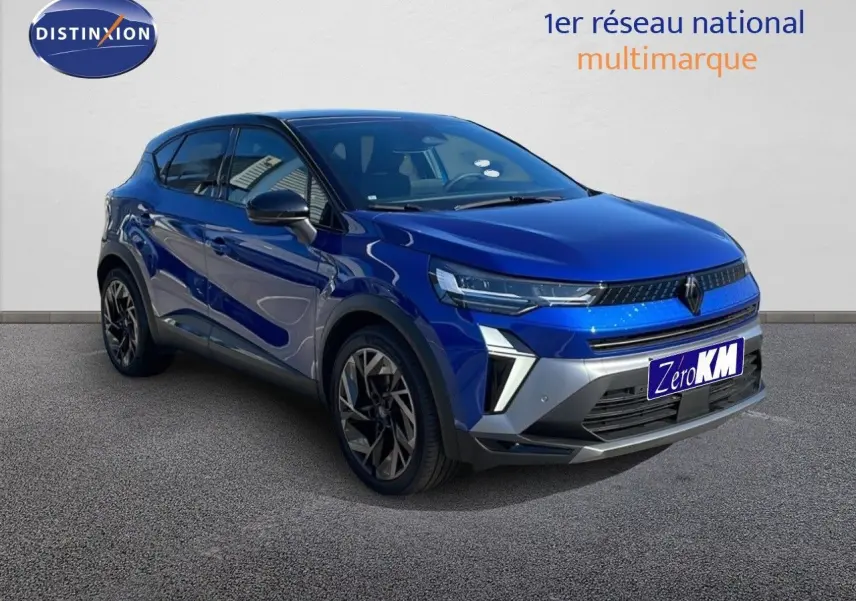 Renault Captur E-Tech hybride bleu Iron Metal avec toit noir, vu en 3/4 avant côté gauche sur fond neutre.