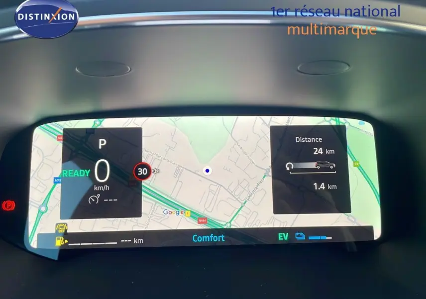Tableau de bord numérique du Renault Captur E-Tech Hybrid affichant la navigation et l'état du véhicule en mode confort.