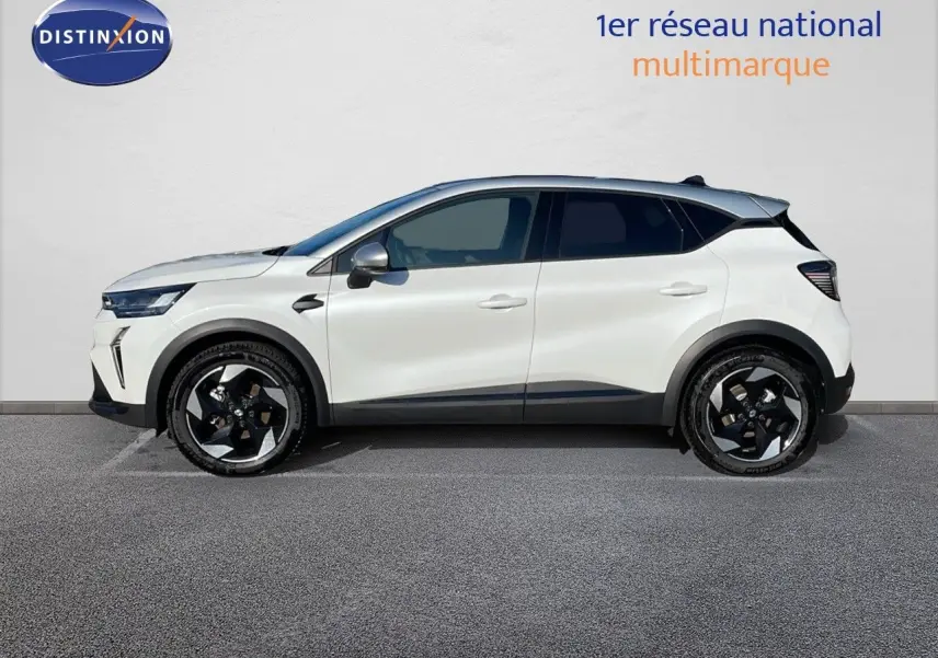 Profil latéral droit du Renault Captur E-Tech hybride blanc nacré avec toit gris, jantes noires et détails modernes.
