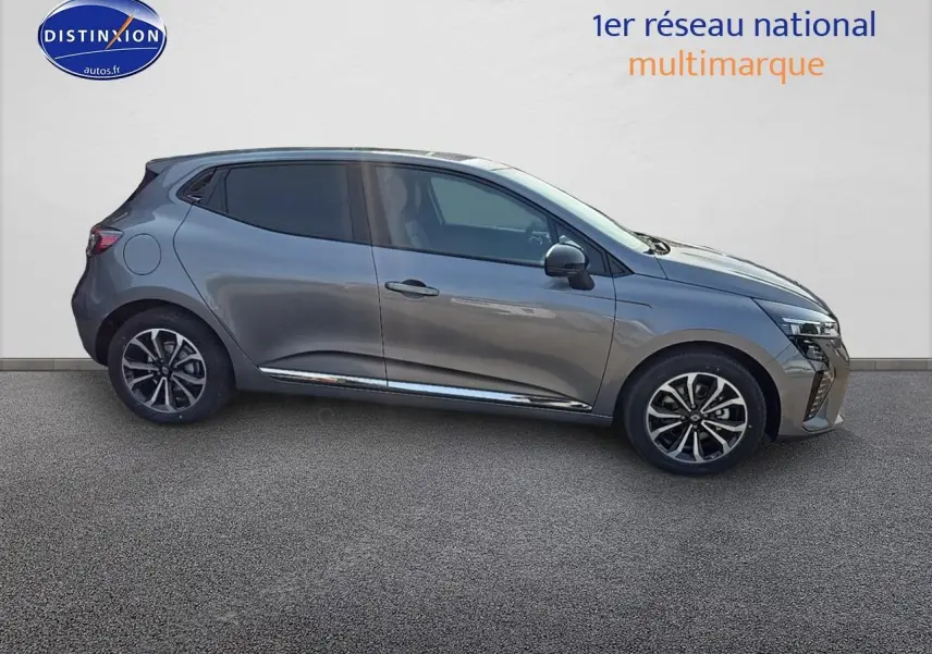 Profil droit d'une Renault Clio V gris schiste 2025 avec jantes alliage et vitres surteintées sur fond neutre.
