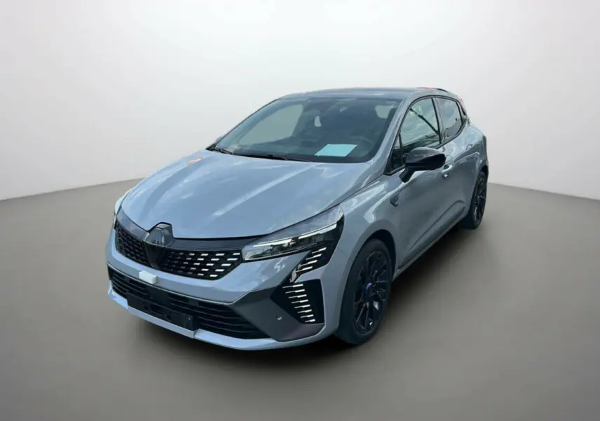 Renault Clio V E-Tech 145 Esprit Alpine Bose gris rafale, vue 3/4 avant avec jantes noires et feux LED distinctifs.