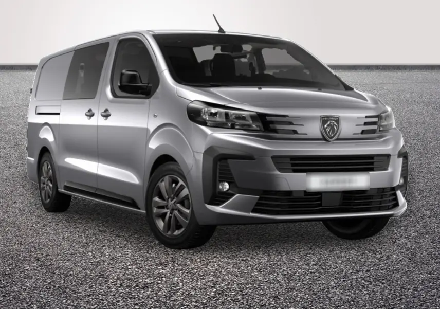Peugeot Expert Fourgon gris clair vu en 3/4 avant droit avec calandre distinctive et feux modernes.