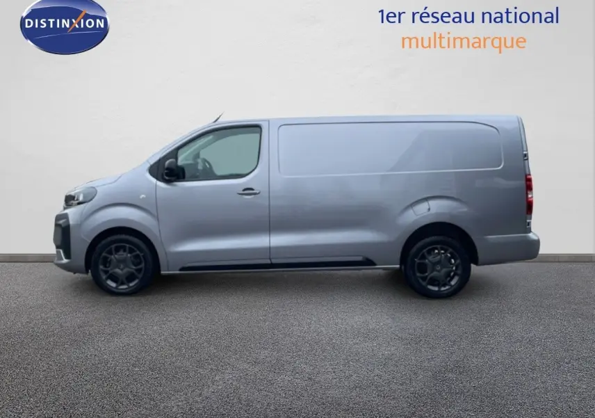 Vue de profil côté gauche du Citroën Jumpy Van Long L3 gris Artense métal avec jantes noires et carrosserie lisse.