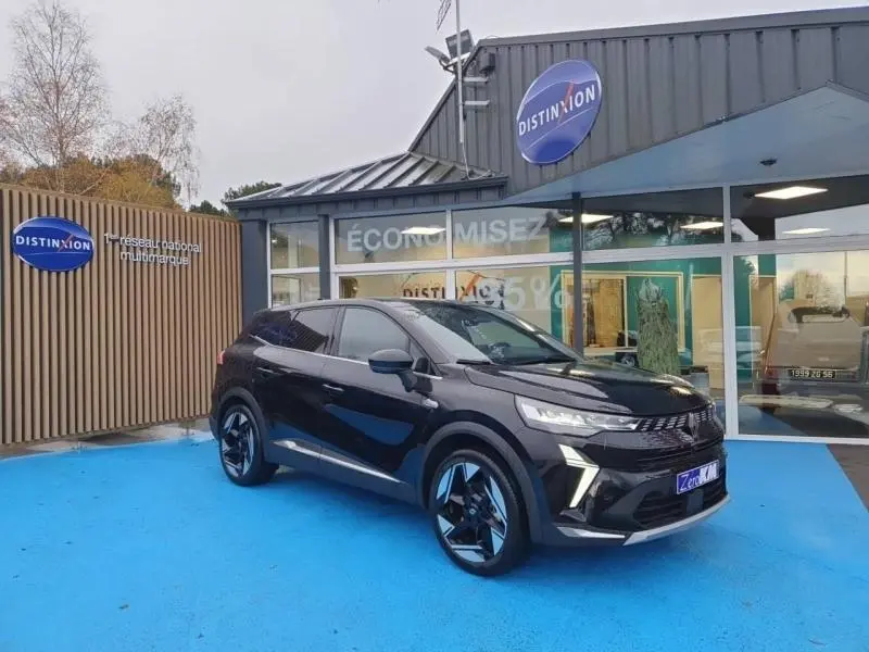 Renault Symbioz 2025 noir étoilé en vue 3/4 avant droit, avec jantes alu et éclairage LED distinctif.