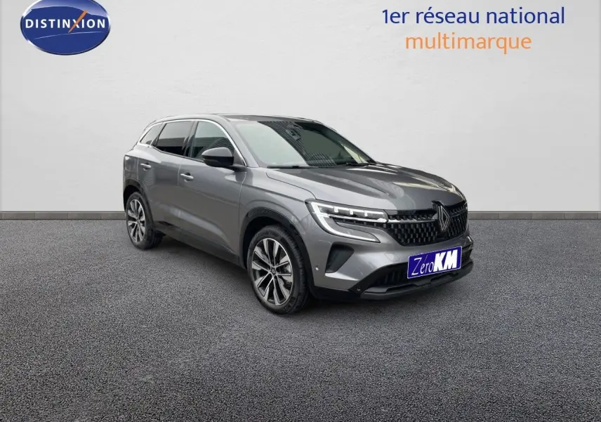 Renault Austral E-Tech gris schiste métal en 3/4 avant droit, mettant en valeur ses optiques LED et jantes bi-ton.