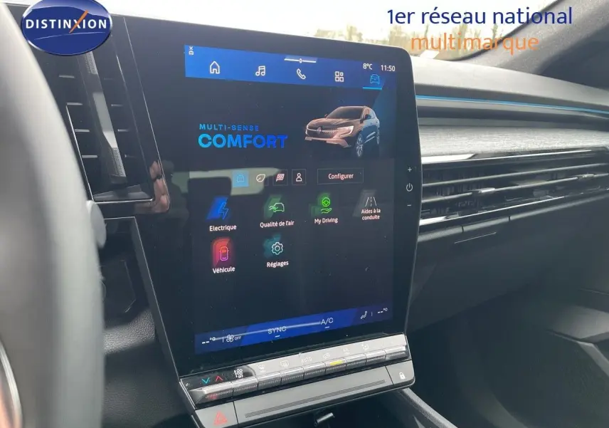 Écran tactile central du Renault Austral E-Tech gris schiste, affichant le mode confort et les options de conduite.