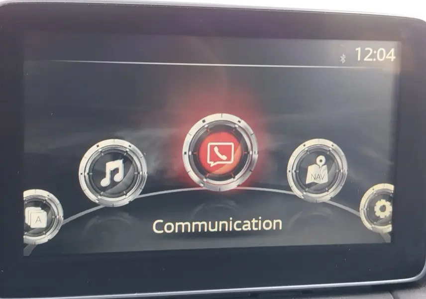 Écran central du système multimédia du Mazda CX-3 2016 affichant le menu Communication en interface graphique.