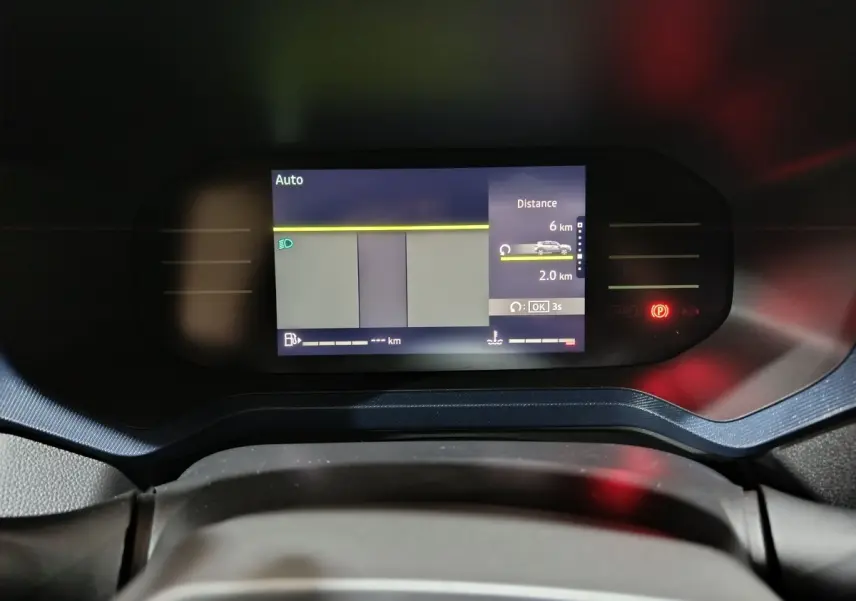 Affichage numérique du combiné d'instruments du Dacia Bigster 2025, vue frontale du tableau de bord.