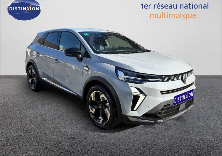 Renault Symbioz gris Rafale métal en 3/4 avant droit, avec calandre moderne et jantes au design futuriste.