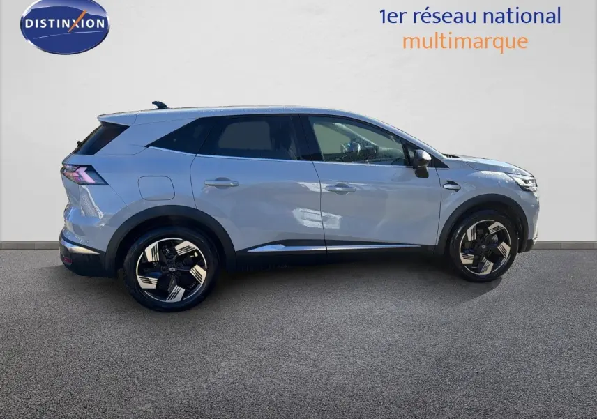 Profil droit du Renault Symbioz gris Rafale métal 2025 avec jantes noires et détails modernes contrastés.