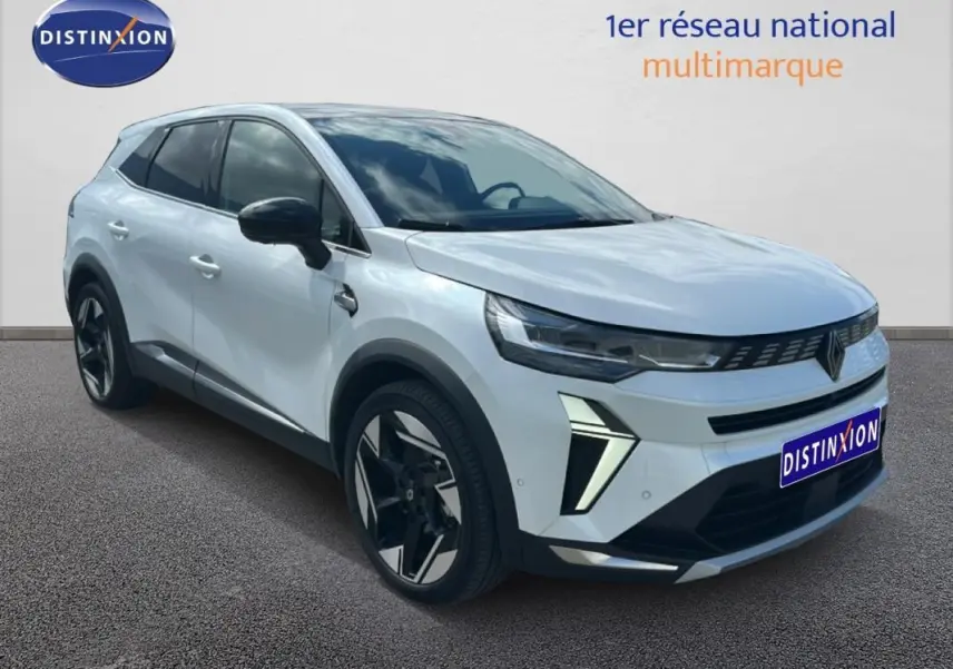 Vue 3/4 avant droite d’un Renault Symbioz blanc 2025 avec jantes alliage 19 pouces et calandre moderne.
