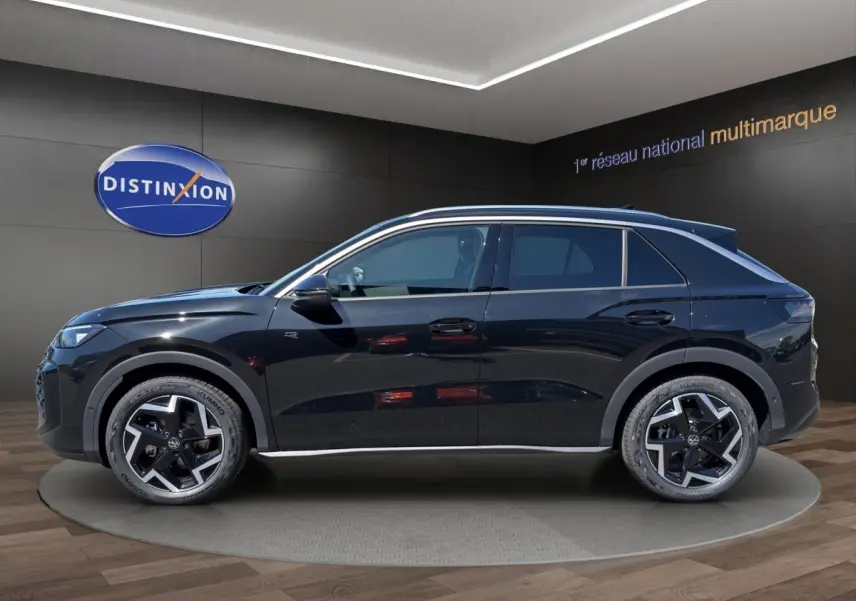 Vue de profil côté gauche du Volkswagen T-Roc noir 2026 avec jantes alliage et toit panoramique.