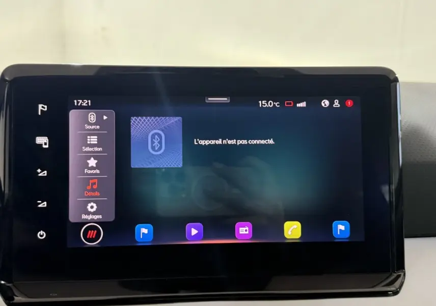 Écran tactile central de la SEAT Ibiza 2024 affichant le menu Bluetooth, vue frontale intérieure.
