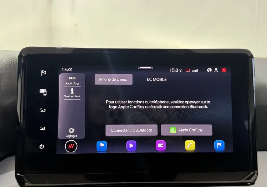 Écran tactile central de la SEAT Ibiza 1.0 TSI 110 FR 2024 affichant les options Bluetooth et Apple CarPlay.