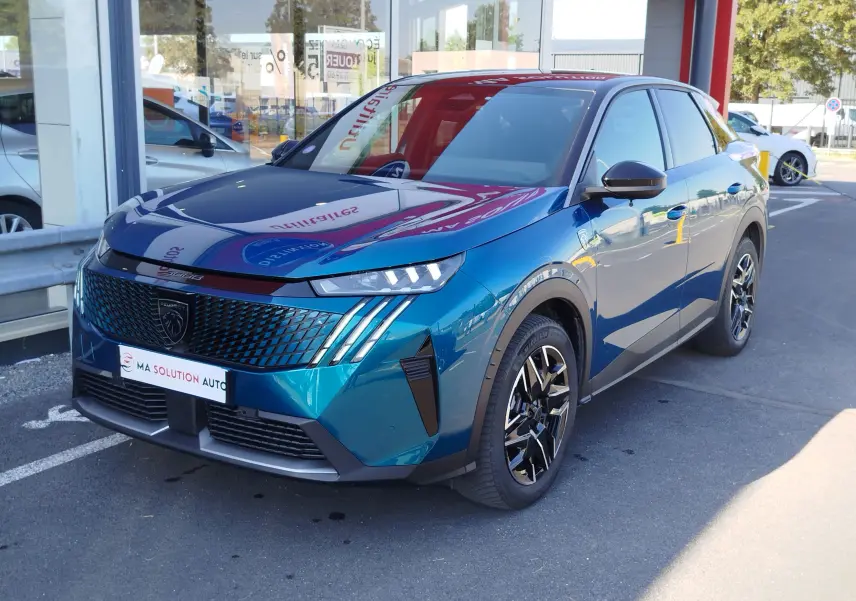 Peugeot 3008 Hybride bleu Obsession en vue 3/4 avant droit, avec calandre noire et jantes bicolores.