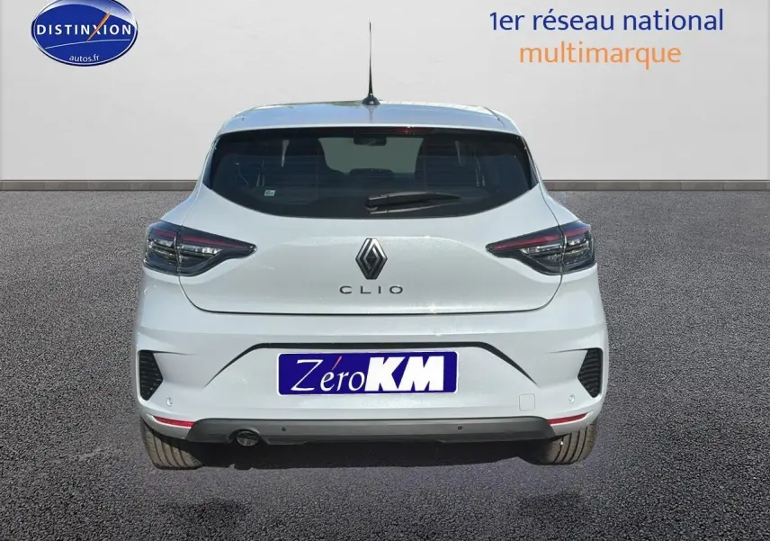 Vue arrière d'une Renault Clio V gris rafale, avec feux arrière LED et becquet intégré.