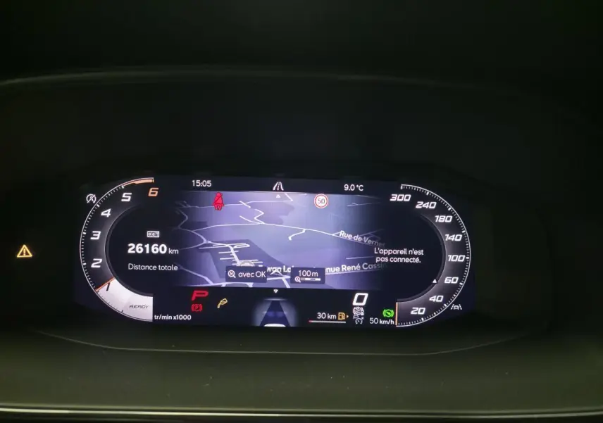 Combiné d'instruments digital du CUPRA Formentor 2.0 TDI 2025 affichant la navigation et l'info-vitesse.