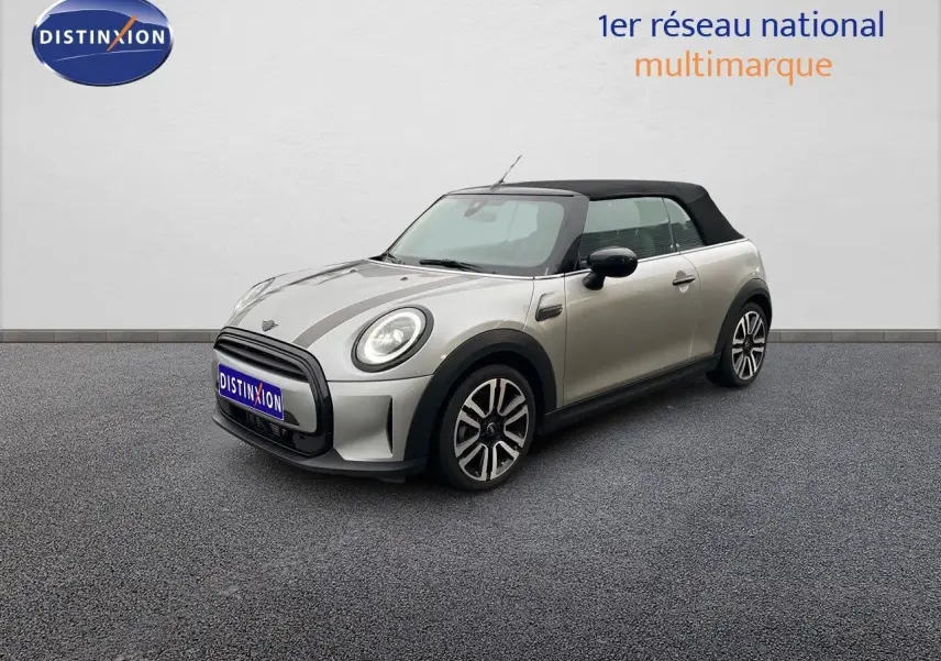 Mini Cabriolet 2023 couleur Melting Silver Metal vue 3/4 avant avec capote noire et jantes bi-ton.