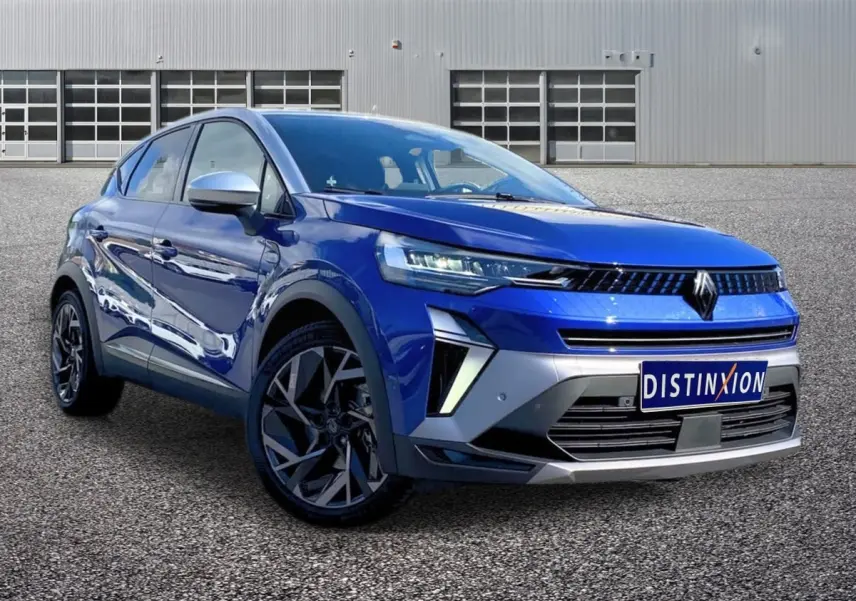 Renault Captur Esprit Alpine bleu en 3/4 avant droit, avec calandre noire et jantes noires stylisées.