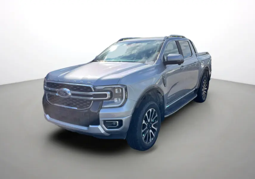 Ford Ranger 3.0 V6 gris iconic en 3/4 avant droit, avec calandre distinctive et jantes alu 20 pouces.