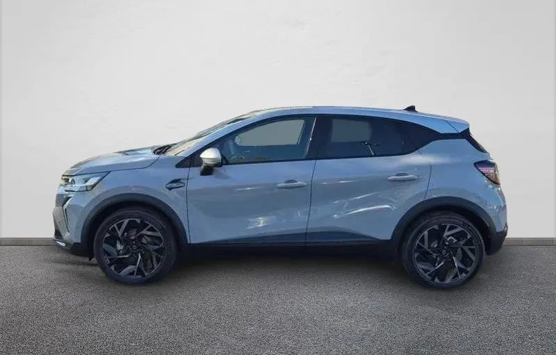 Renault Captur E-Tech hybride 2025 gris Rafale vue de profil côté gauche avec toit gris et jantes noires distinctives.