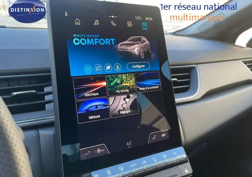 Écran tactile central du Renault Captur E-Tech Hybrid 2025 affichant le mode Confort dans un intérieur moderne.