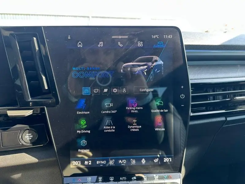 Écran tactile central affichant les réglages du véhicule Renault Rafale 1.2 E-Tech 300ch esprit Alpine, intérieur noir.