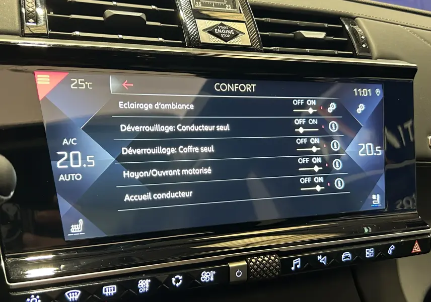 Écran tactile central du DS7 Crossback 2022 affichant les réglages de confort et climatisation à 20,5°C.