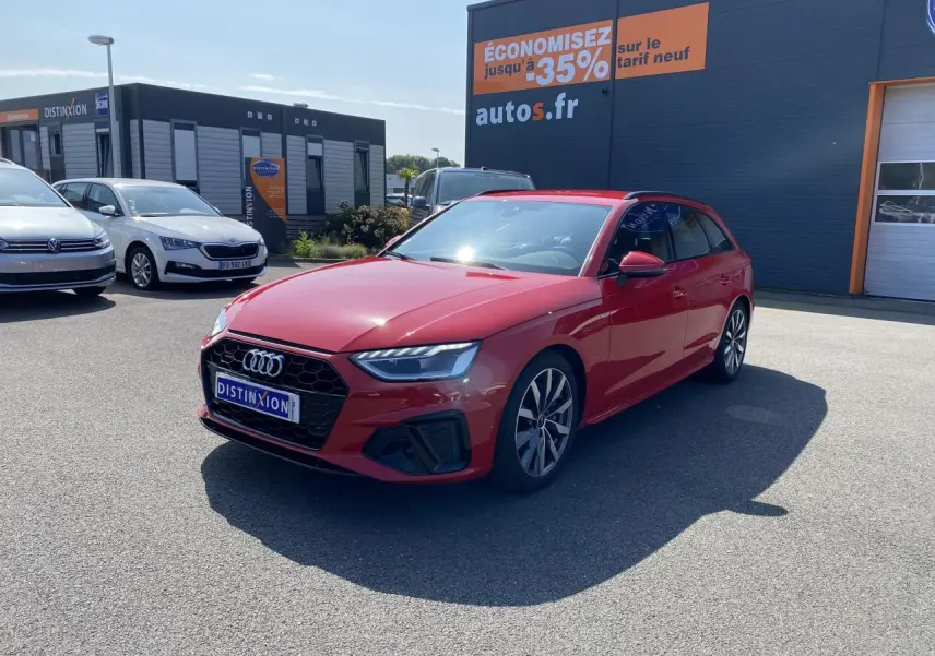 Audi A4 Avant S line rouge Tango vue 3/4 avant droit avec jantes 5 branches en Y sur parking extérieur.