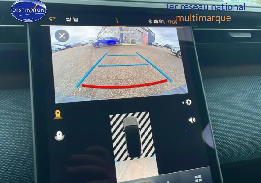 Écran tactile intérieur montrant la caméra de recul et l’aide au stationnement du Citroën C5 Aircross noir 2026.