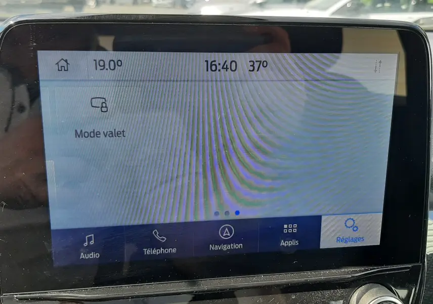 Écran tactile central du Ford Puma blanc 2022 affichant le mode valet et les options audio, téléphone, navigation, réglages.