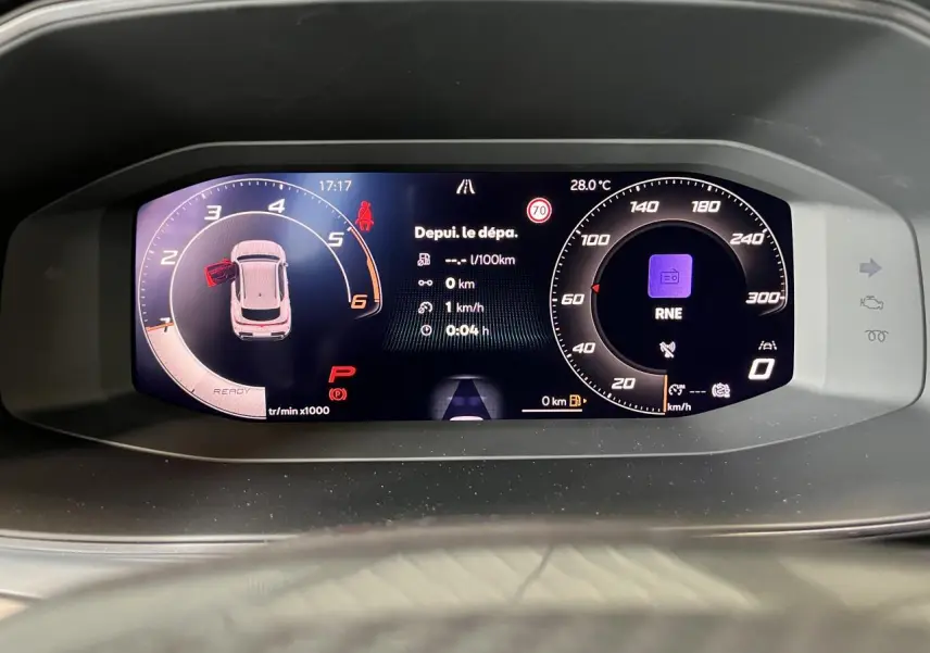 Combiné d'instruments digital couleur du tableau de bord du CUPRA Formentor 2025, affichage vitesse et régime moteur.