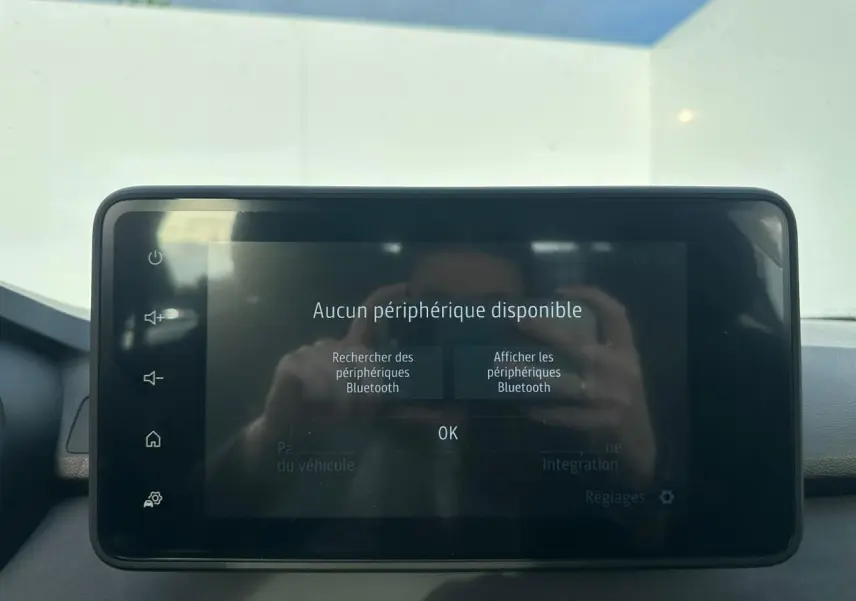 Écran tactile 8 pouces du système multimédia Dacia Sandero Stepway III, affichant le menu Bluetooth.