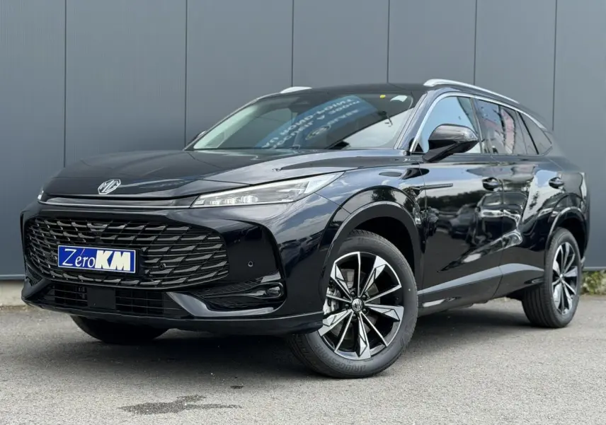 MG Motor EHS 1.5 Hybrid+ 224 Luxury noir métallisé vu en 3/4 avant droit avec jantes alliage 19 pouces.