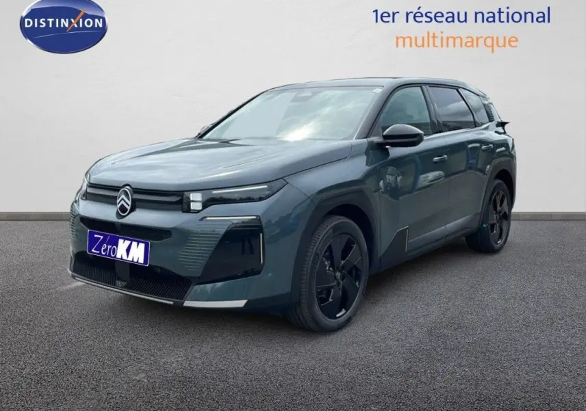 SUV Citroën C5 Aircross Hybrid 145 vert Astoria avec toit noir, vu en 3/4 avant droit sur fond neutre.