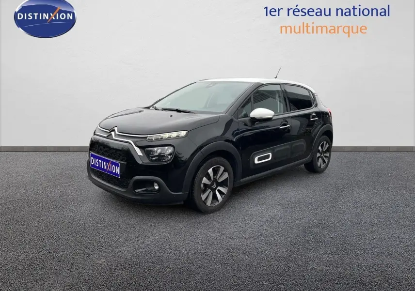 Citroën C3 noir métal vue 3/4 avant droit avec détails blancs sur les rétroviseurs et les protections latérales.