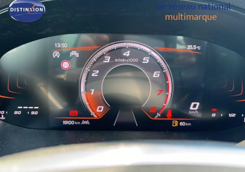 Tableau de bord numérique du SEAT Arona 2025 affichant le compte-tours et la vitesse à 0 km/h.
