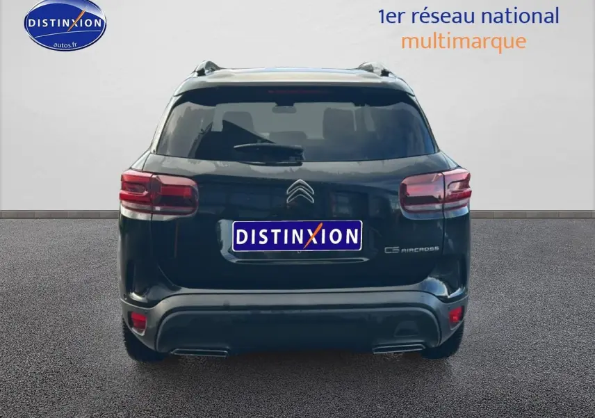 Vue arrière du Citroën C5 Aircross noir 2025 avec feux LED et barres de toit visibles.