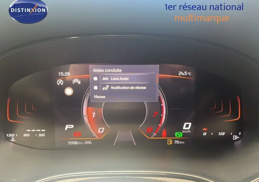 Tableau de bord numérique de SEAT Arona 2025 affichant aides à la conduite, vitesse à 0 km/h et température à 24,5°C.
