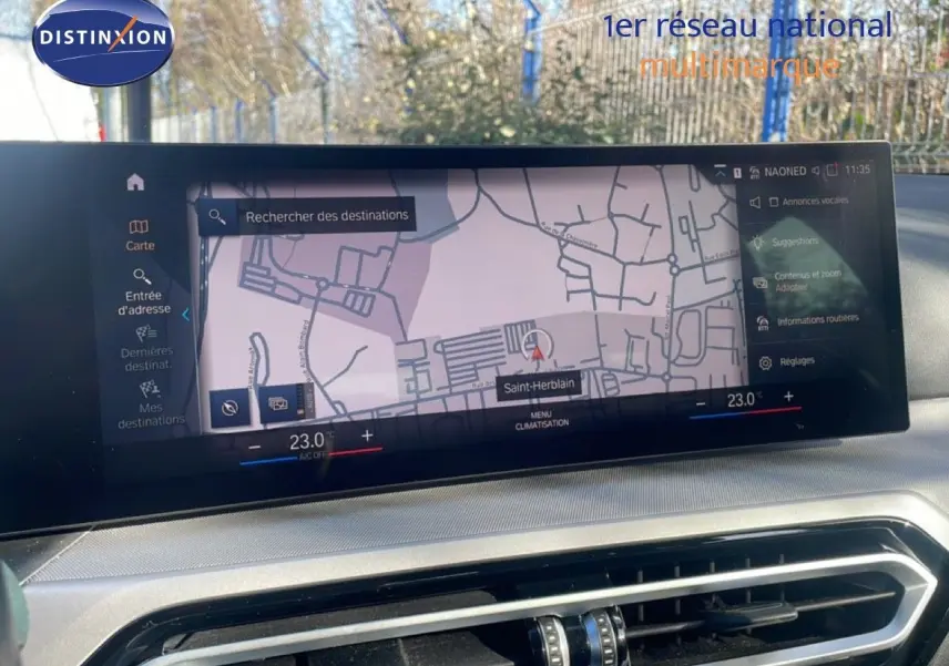 Vue intérieure du tableau de bord de la BMW Série 3 Touring F31 316D 2022, écran tactile affichant la navigation.