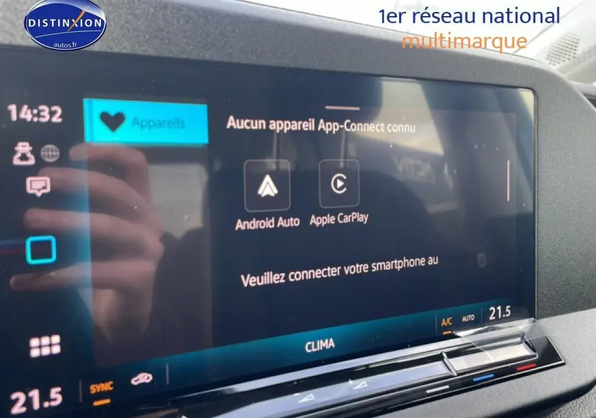 Écran tactile central du Volkswagen Caddy gris indien 2025 affichant les options Android Auto et Apple CarPlay.