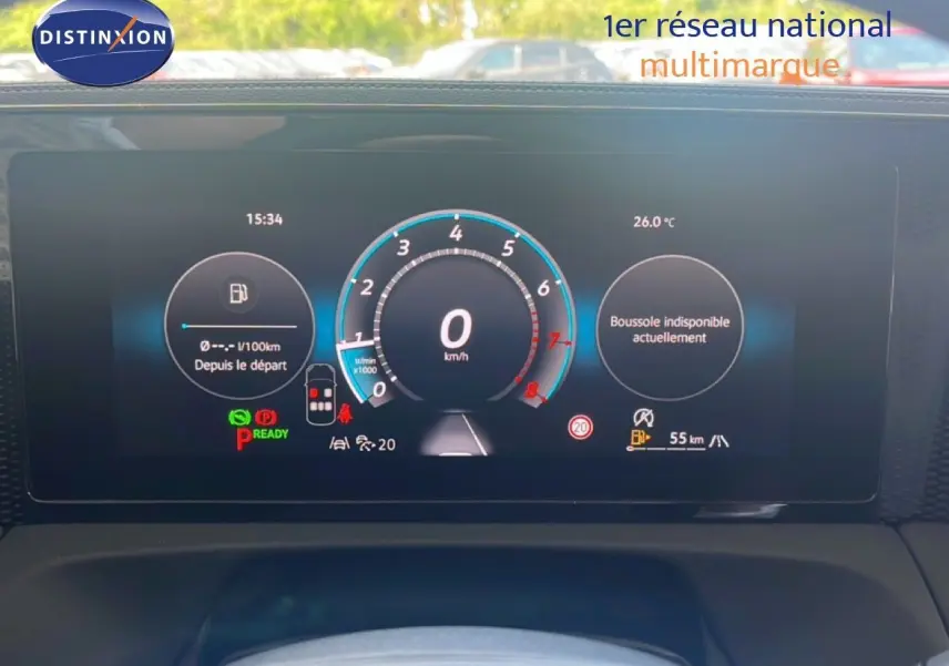 Tableau de bord numérique du Volkswagen Tiguan 2026, affichage vitesse et informations de conduite à 15h34.